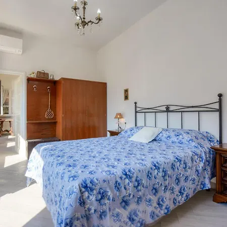 2 Bedroom Cozy In