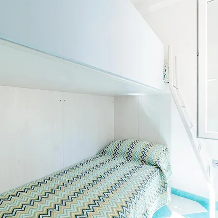 Apartment 2 Bedroom Cozy In Deiva Marina