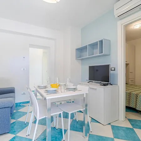 Apartment 2 Bedroom Cozy In