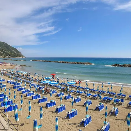 Apartment 2 Bedroom Cozy In Deiva Marina
