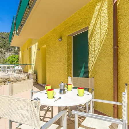 Apartment 2 Bedroom Cozy In Deiva Marina