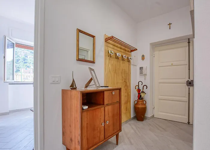 2 Bedroom Cozy In Lägenhet Recco